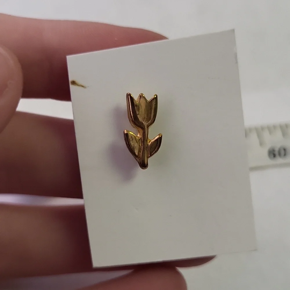 Mini Tulip Flower Pin For Spring - Picture 2 of 4
